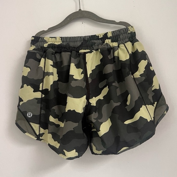 LULULEMON HOTTY HOT SHORT 4”-CRISPIN GREEN CAMO Size 4 Tall - Picture 5 of 5